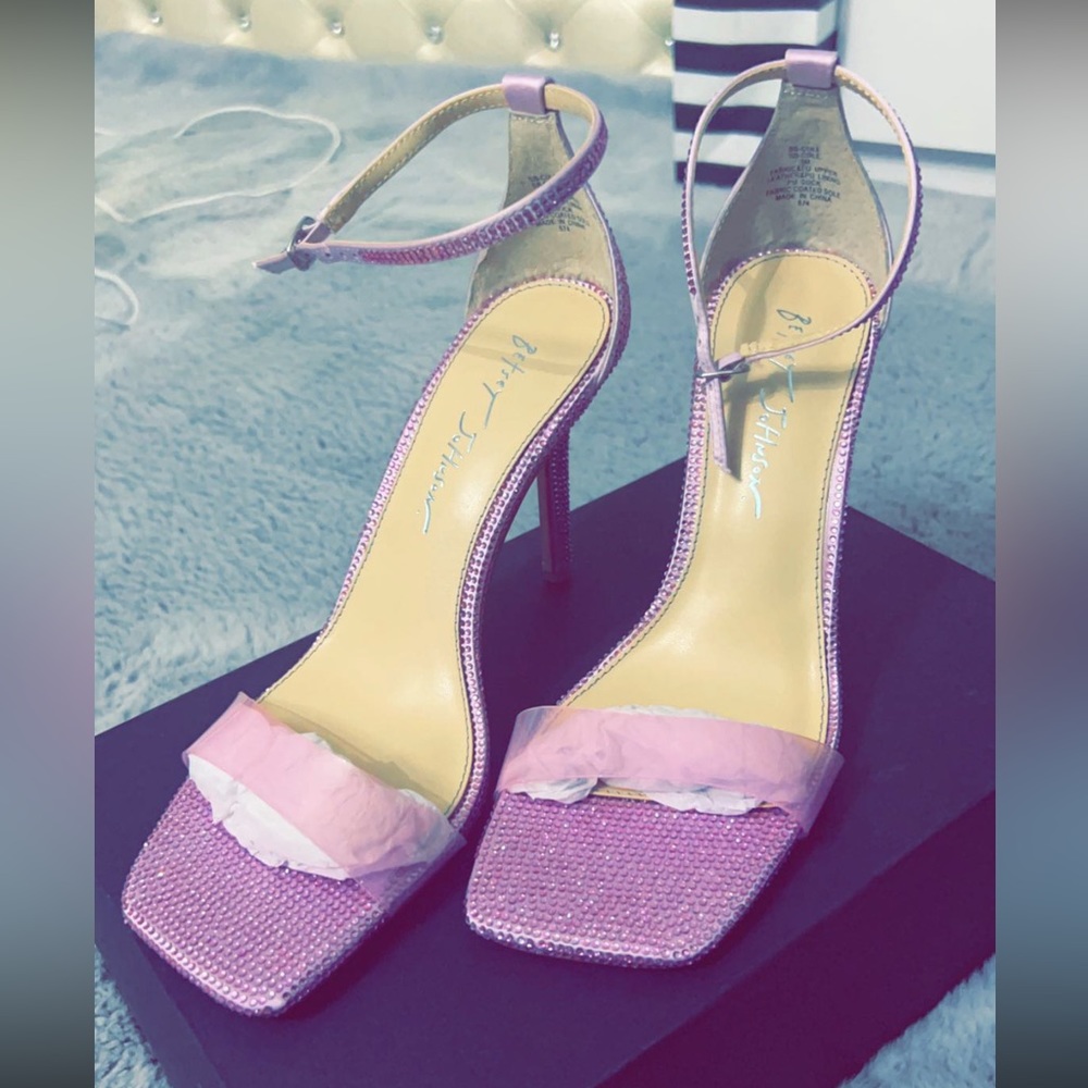 Rhinestone Betsy Johnson pump✨